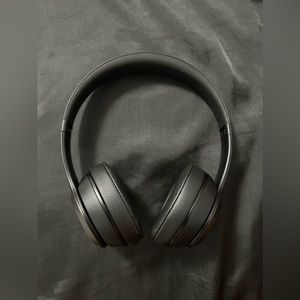 BEATS SOLO3 - MATTE BLACK - WORN 4X